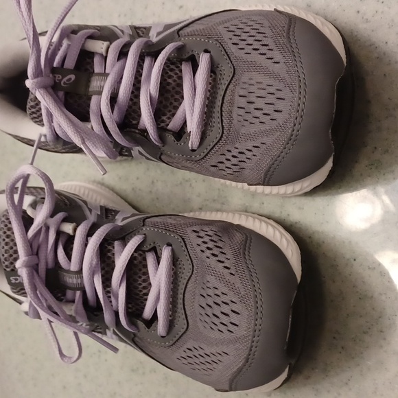 Like New ASICS Gel-Contend 7 Running Shoes - Picture 3 of 6